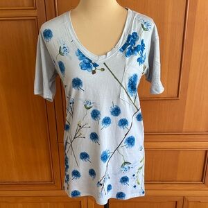 NWOT-never worn.  Go Couture size medium V neck tunic length tee